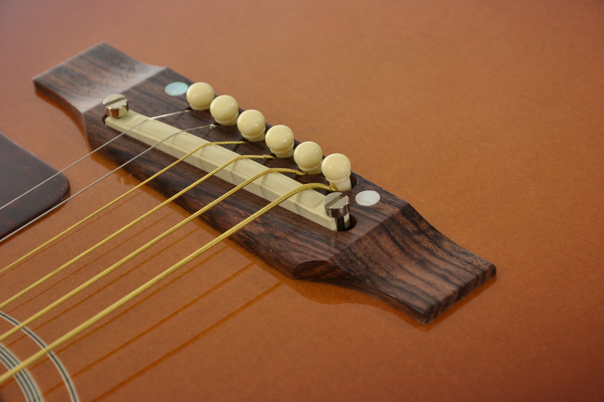 Gibson J-45・B-25のアジャスタブルサドルを固定サドルに着脱式 