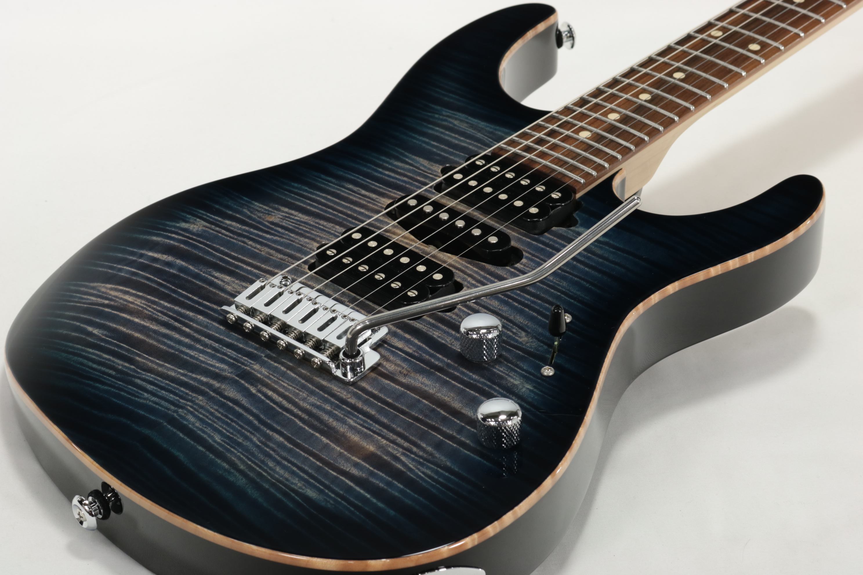 ハイエンドコンポーネント・ギターが集結!! – GuitarQuest イシバシ 