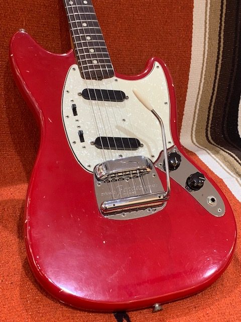Finest Guitars ヴィンテージ通信】1965年製 Mustang Red 