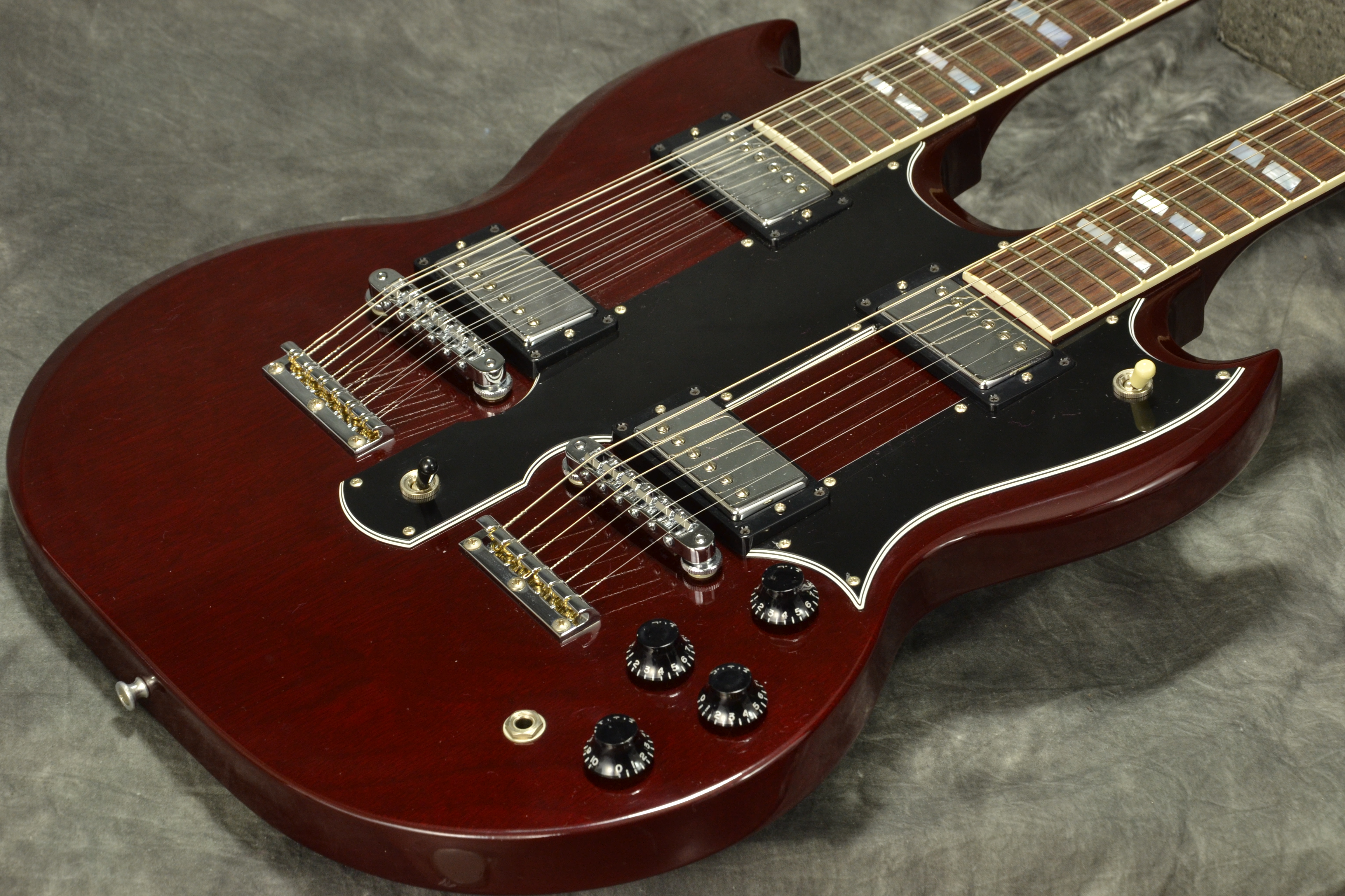 圧倒的な存在感！中古GibsonのダブルNECKギターが入荷 
