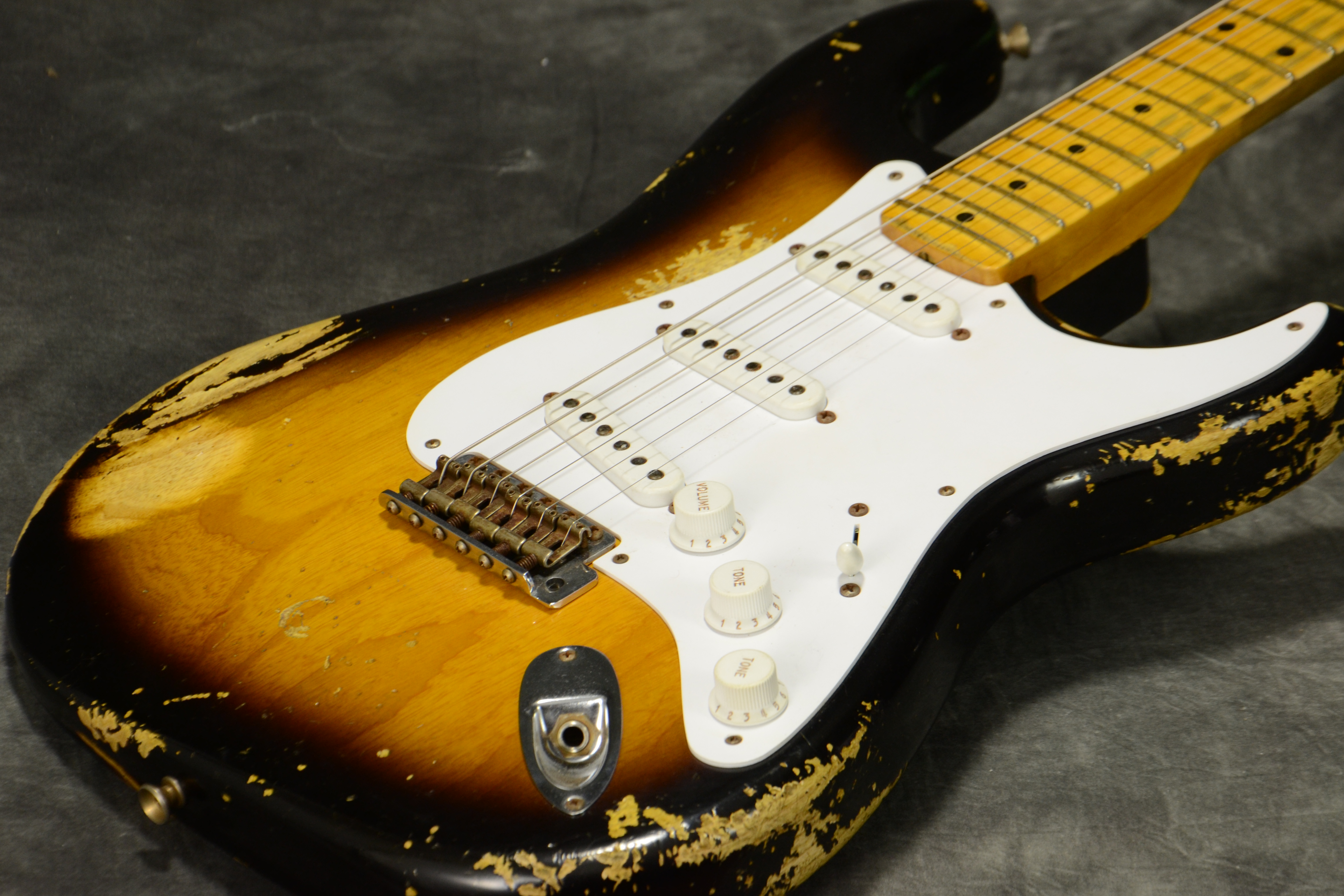 60周年記念モデル Fender Custom Shop Team Built 60th Anniversary 1954 Heavy Relic Stratocaster Tobacco Sunburst Guitarquest イシバシ楽器が送る楽器情報サイト Guitarquest はイシバシ楽器楽器情報サイトです ショッピングサイトでは出来ない高画質写真で