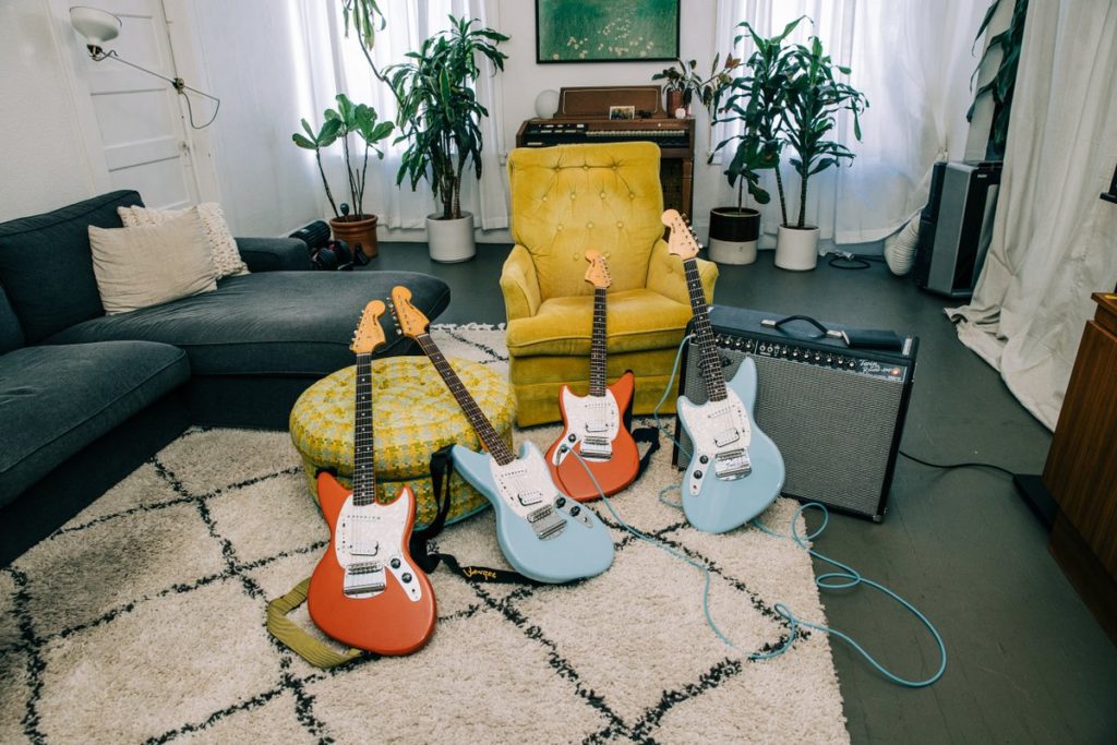 Fender Kurt Cobain Jag Stangが待望の登場 Guitarquest イシバシ楽器が送る楽器情報サイト Guitarquest はイシバシ楽器楽器情報サイトです ショッピングサイトでは出来ない高画質写真でスタッフおすすめの楽器をご紹介します By イシバシ楽器
